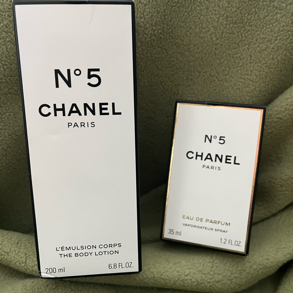 CHANEL Skincare Duo in Black and White